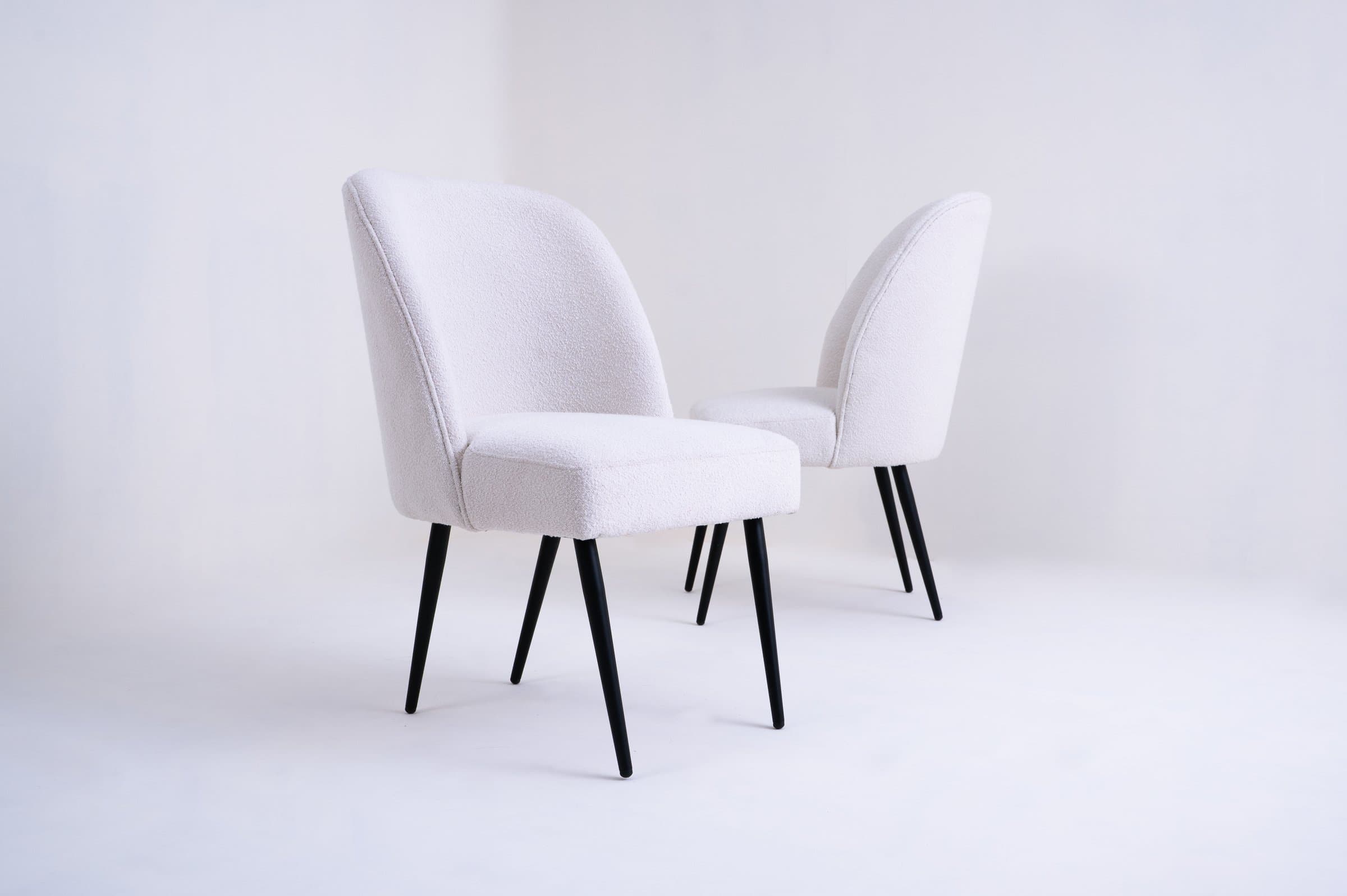 Miss Pearl, seating