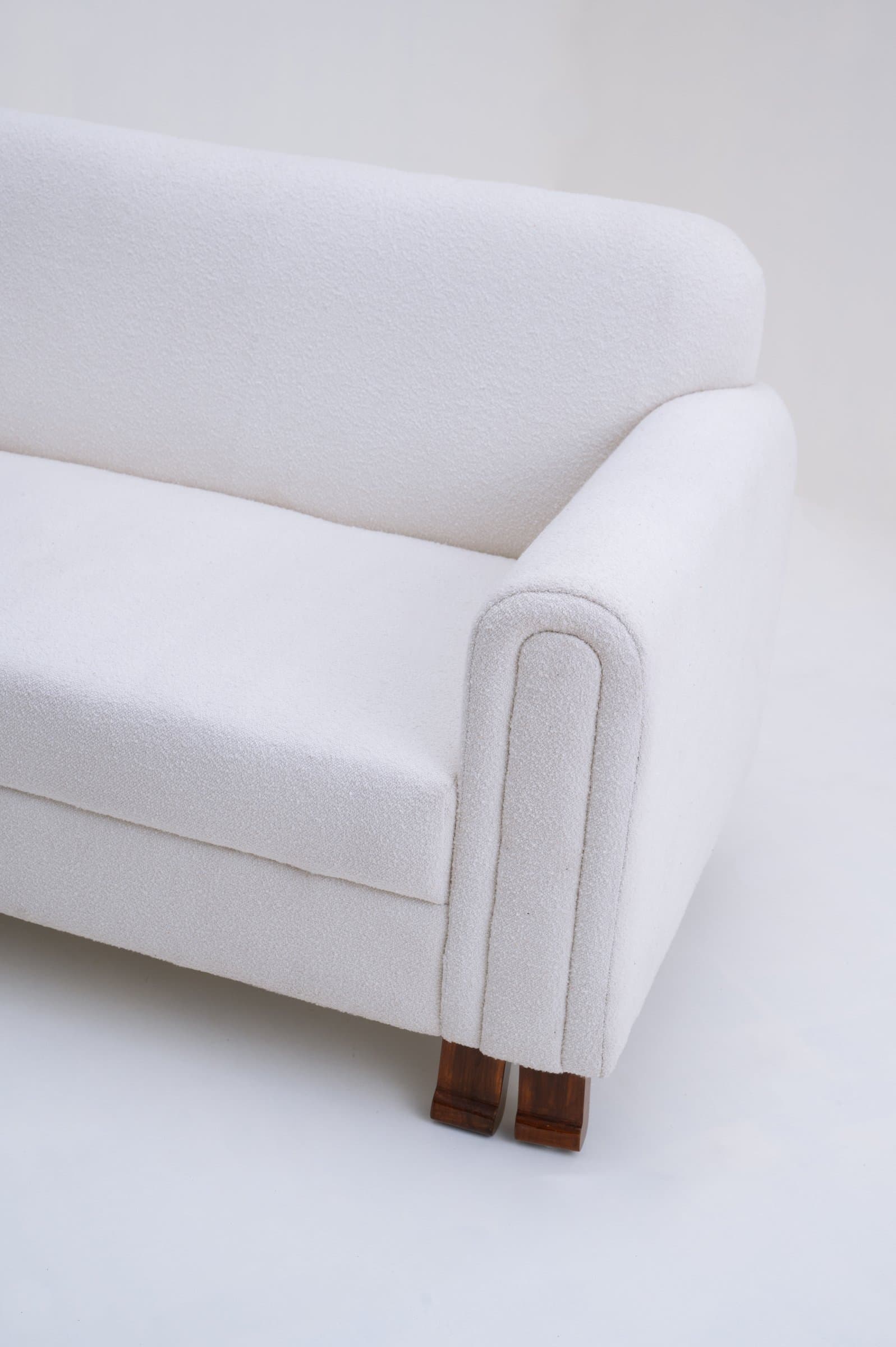 The Loophole, seating