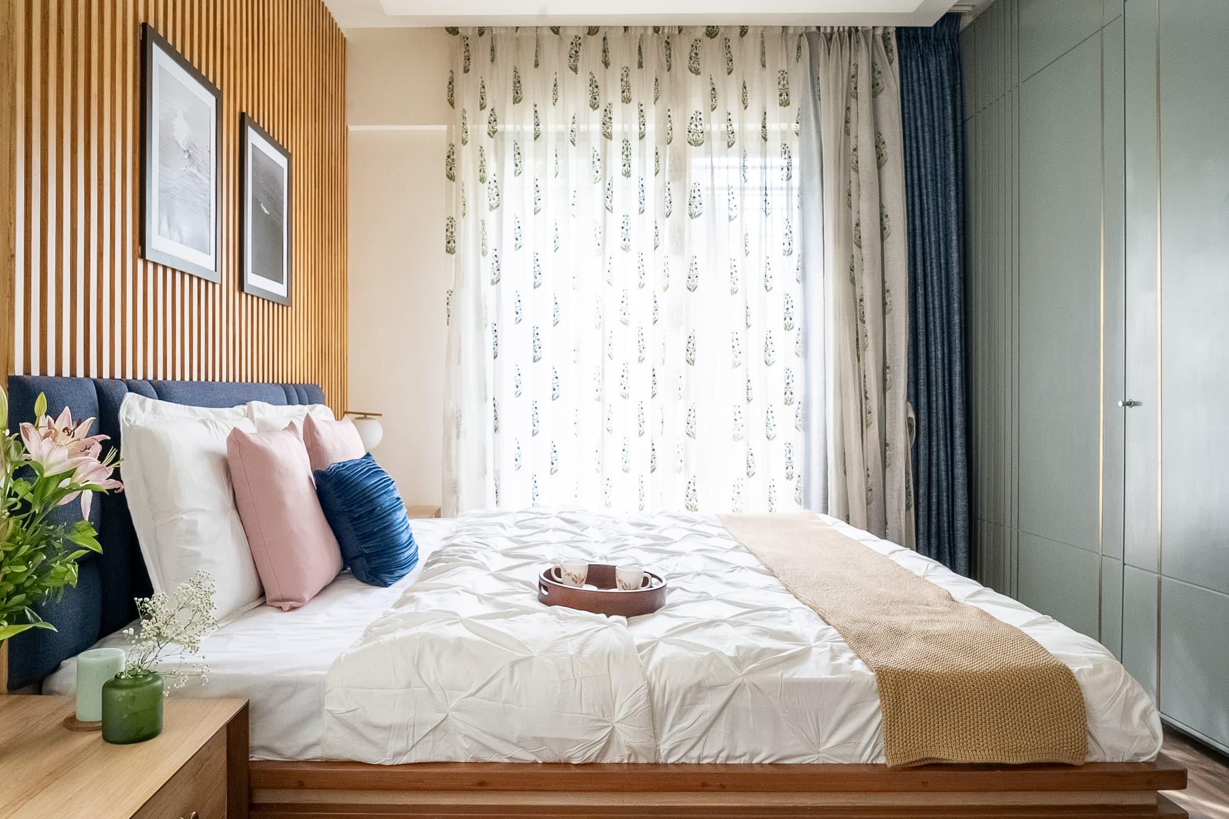 A 1,500 sq. ft. home where every room commits to its own colour — photo 11 of 31