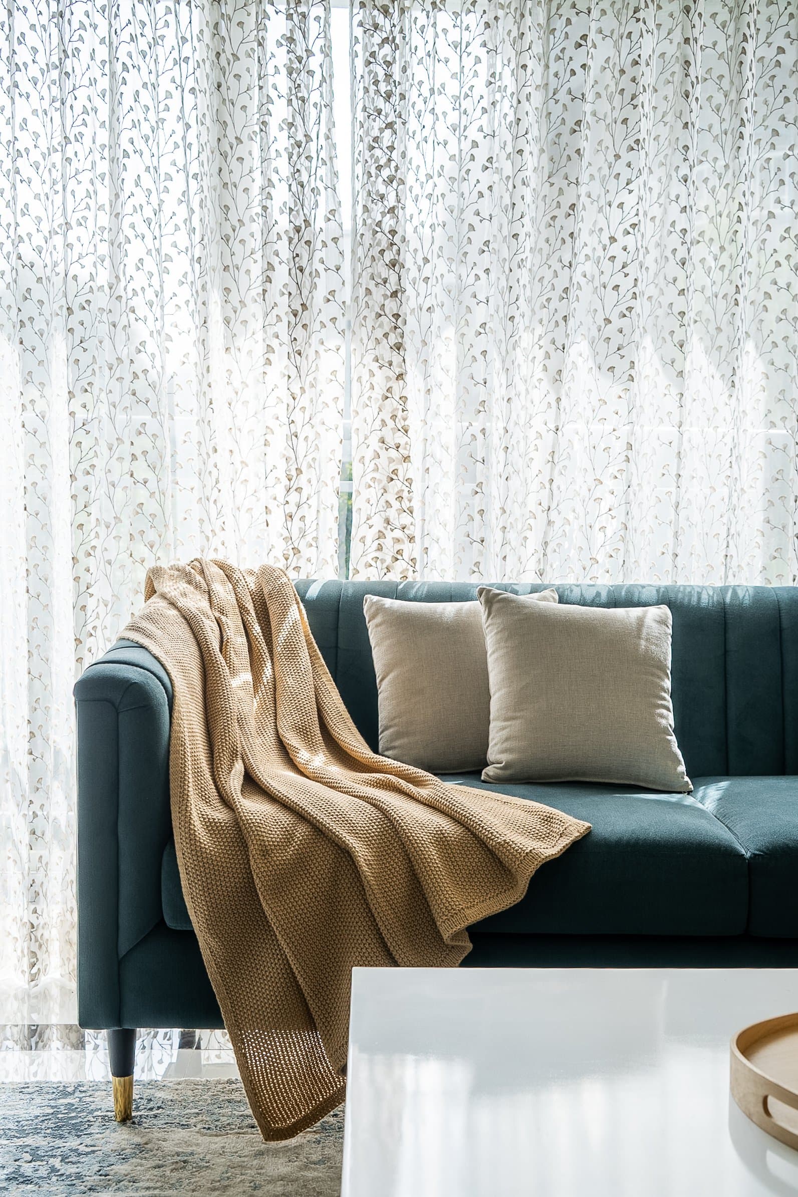 A 1,500 sq. ft. home where every room commits to its own colour — photo 15 of 31