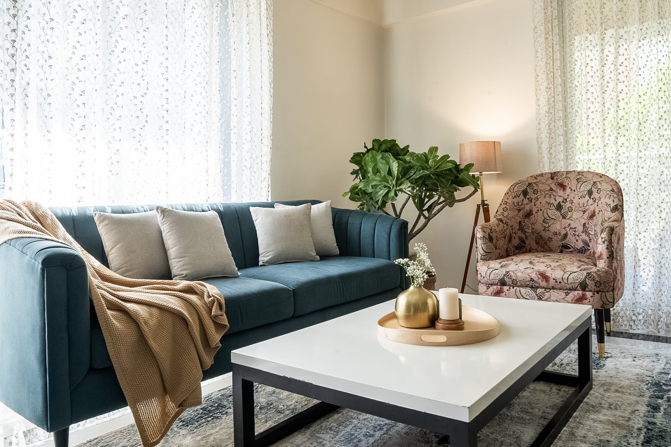 A 1,500 sq. ft. home where every room commits to its own colour — photo 16 of 31