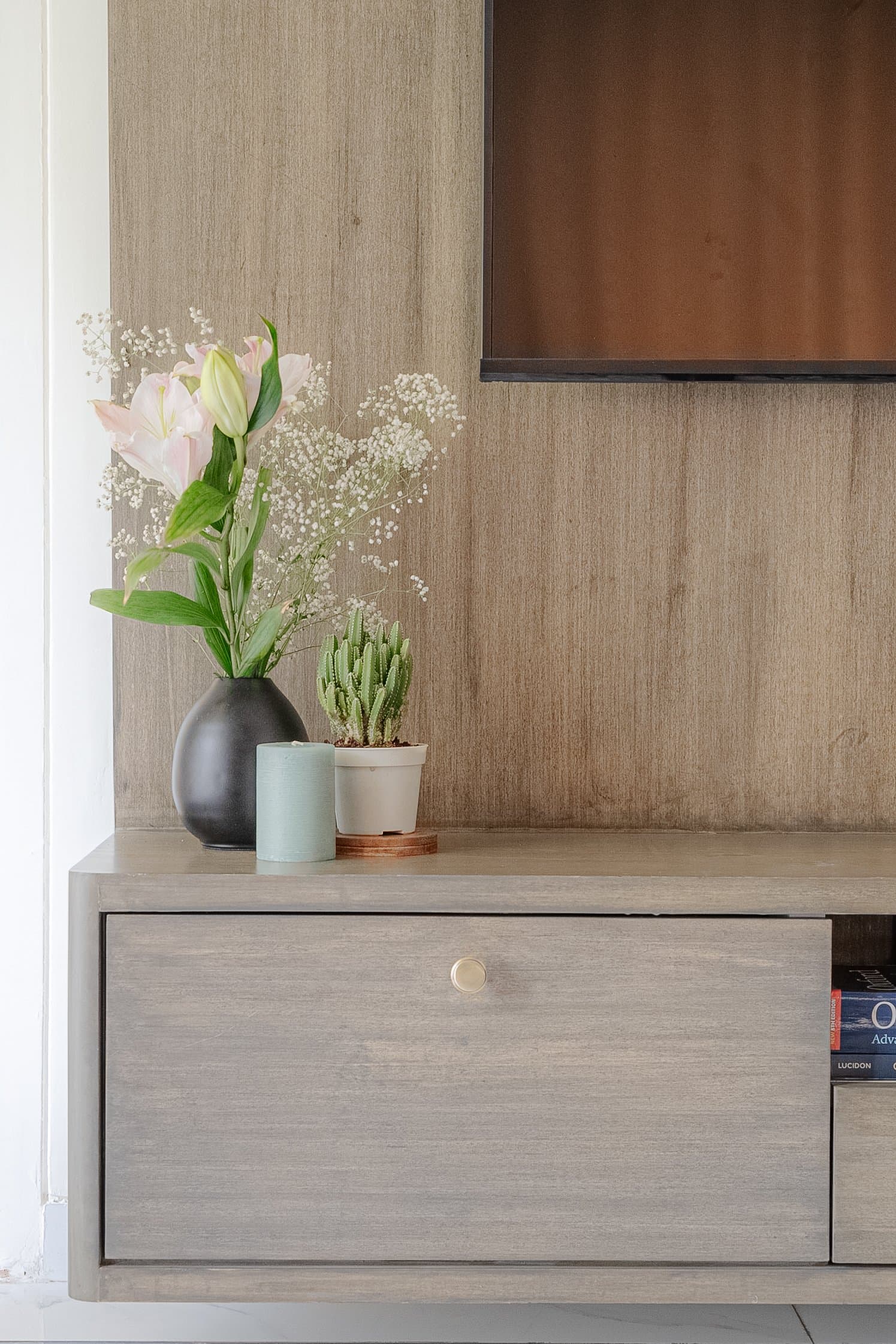 A 1,500 sq. ft. home where every room commits to its own colour — photo 18 of 31