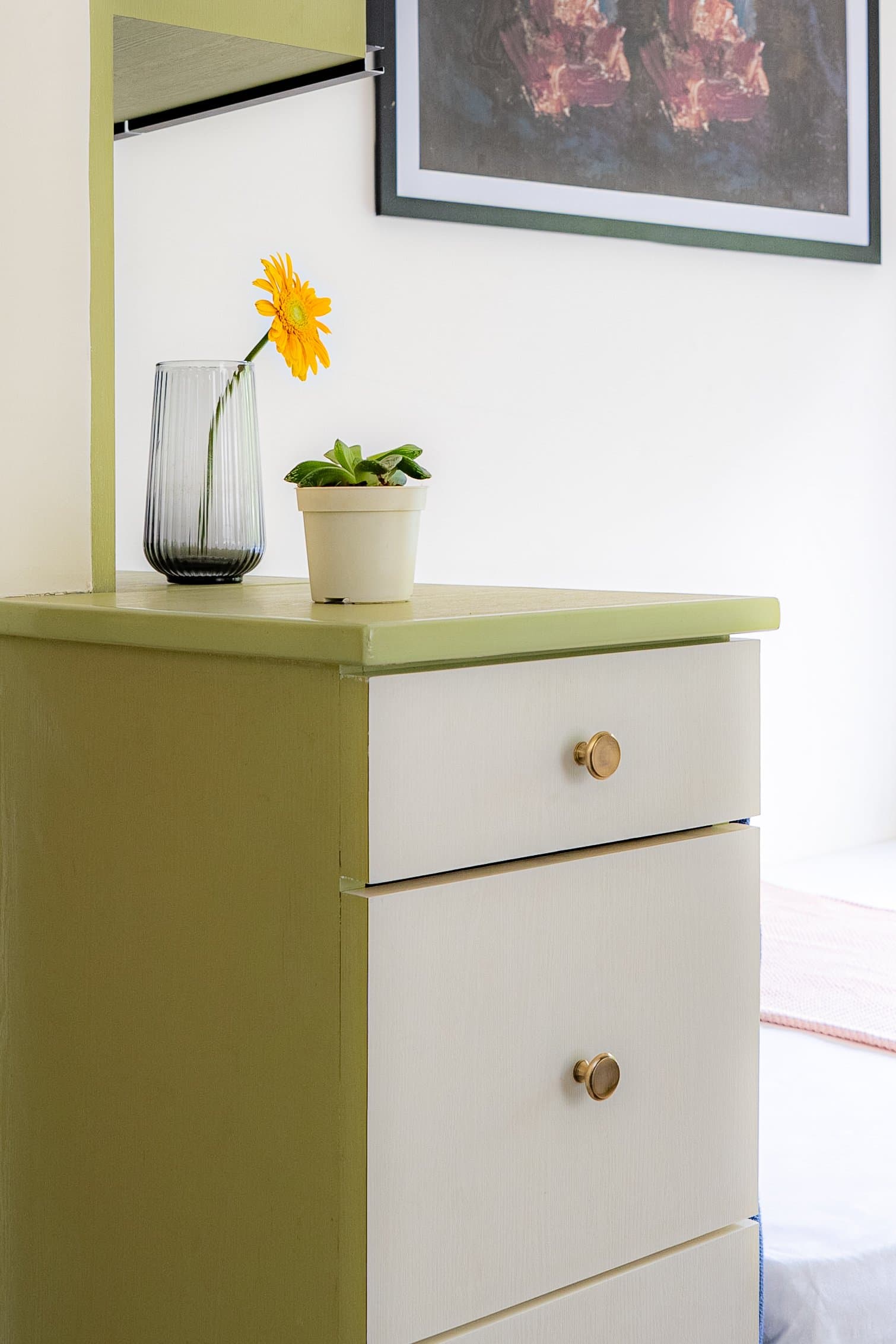 A 1,500 sq. ft. home where every room commits to its own colour — photo 20 of 31