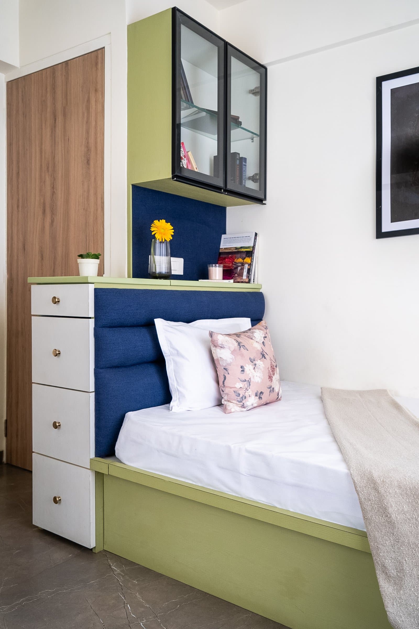 A 1,500 sq. ft. home where every room commits to its own colour — photo 22 of 31