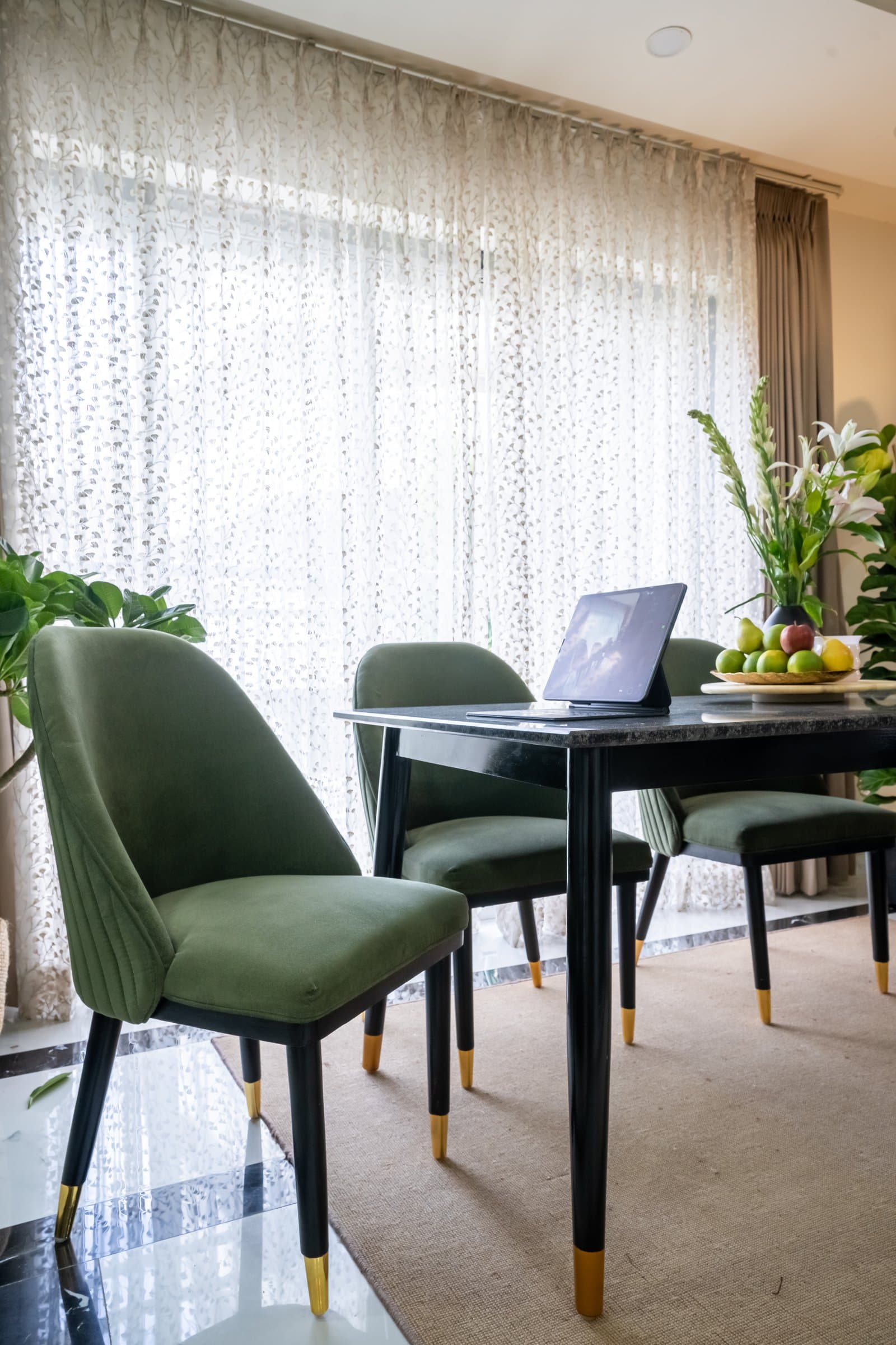 A 1,500 sq. ft. home where every room commits to its own colour — photo 27 of 31