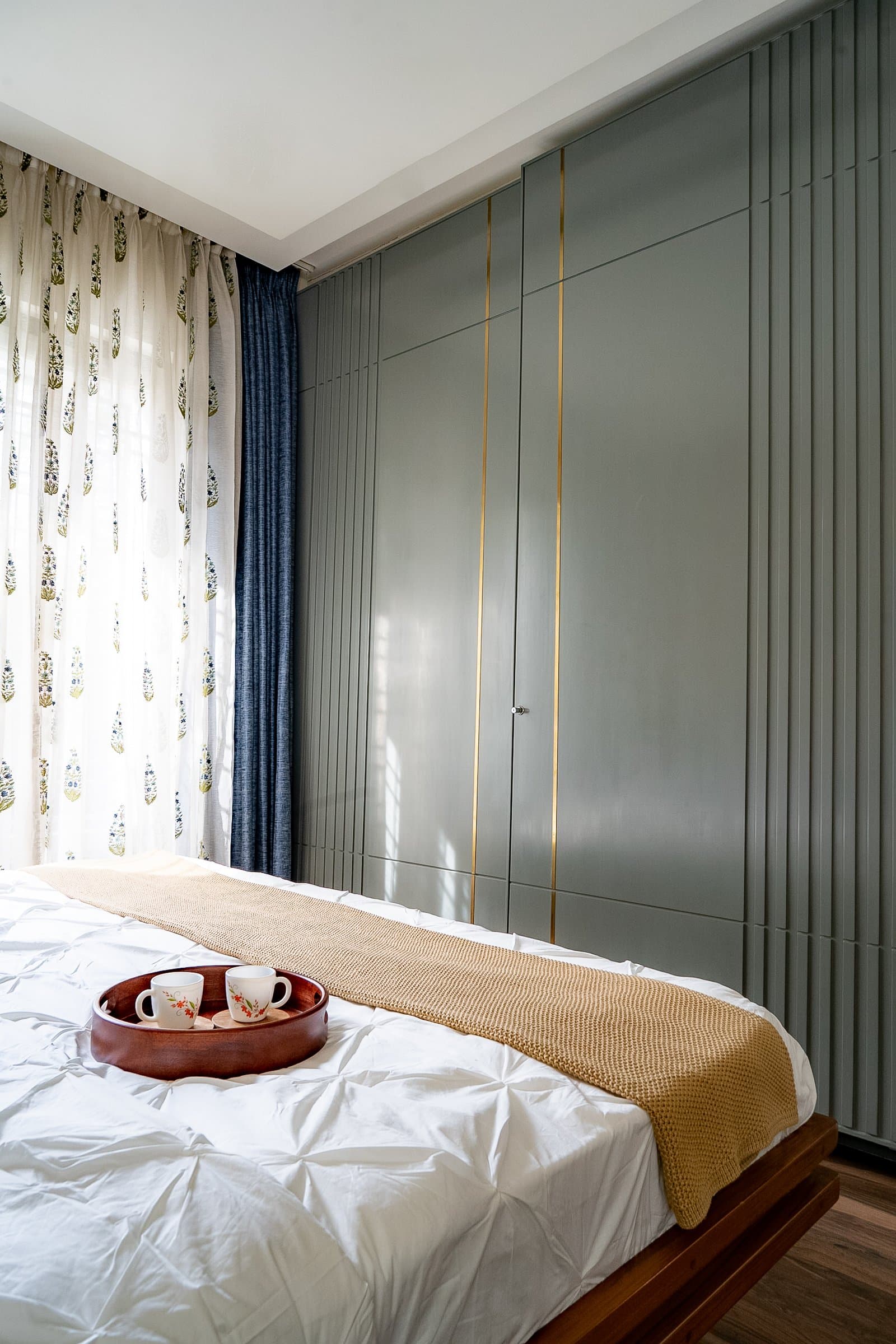 A 1,500 sq. ft. home where every room commits to its own colour — photo 9 of 31